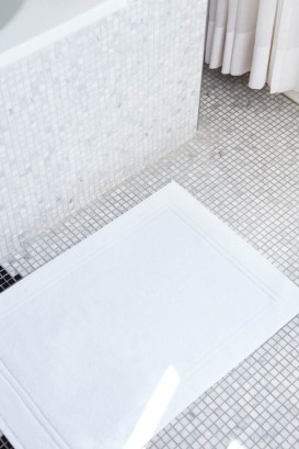 Bath mat white 1