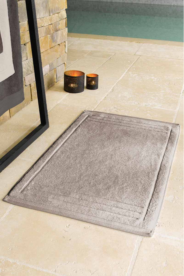 Bath Mat imagine taupe color | Beauty Street