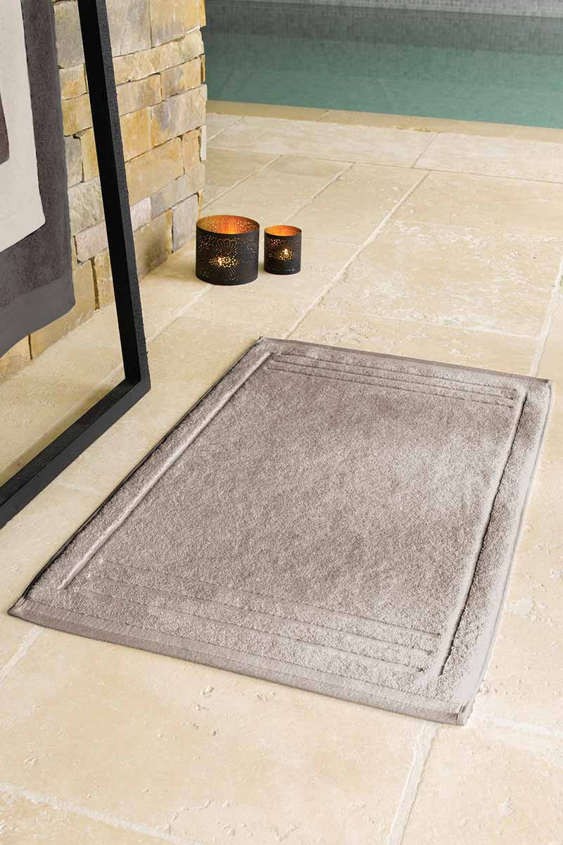 Bath Mat imagine taupe color | Beauty Street